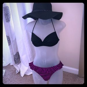 Victoria Secret Ruffle Bottom Bikini Set S/M🖤💜